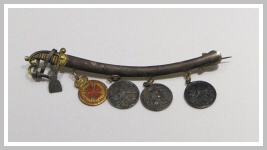 Miniaturn stuka (asi 10cm)-d sv.Anny 4.st., stbrn medaile na pamtku vlast.vlky 1812, medaile za obsazen Pae, bronzov medaile na pamtku vlast.vlka 1812